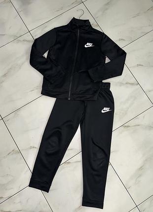 Спортивный костюм на мальчика nike 10-11 лет (140-146 см)
