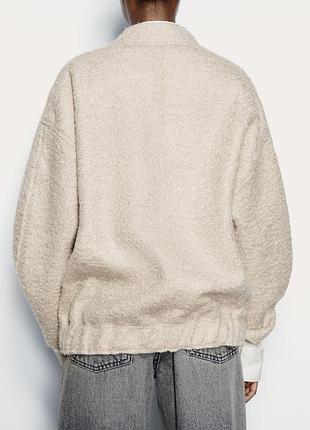 Базовий бомбер букле zara 6