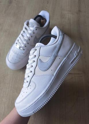 Крутые женские кожаные кроссовки  nike, оригинал, модель 2021 года , р.38,5.
