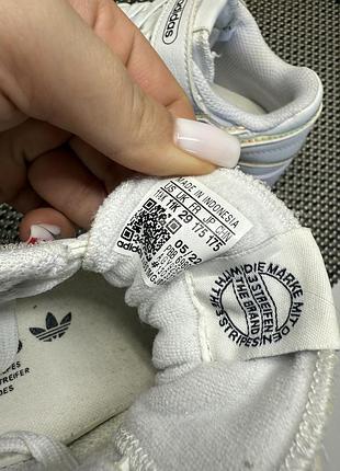 Оригінальні кросівки adidas 4