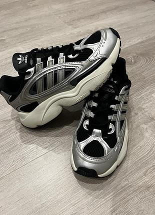Чоловічі кросівки adidas ozmillen, оригінал