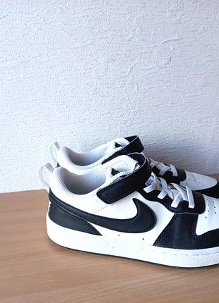 Класні кросівки nike 33,5 р. устілка 21,8 см.