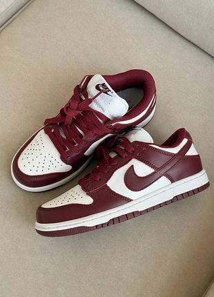 Шкіряні кросівки dunk low bordo white бордові / жіночі кросівки шкіра біло-бордові у коробці