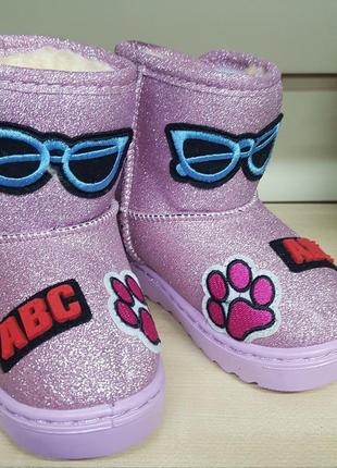 Стильні чобітки уггі