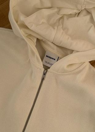 Кофтинка у рубчик жіноча біла bershka 2