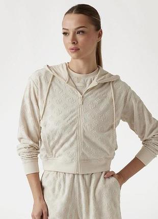 Худи на змейке с капюшоном и монохромными логотипами guess