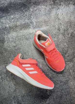 Оригінальні кросівки на липучці adidas