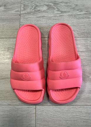 Шльопанці moncler