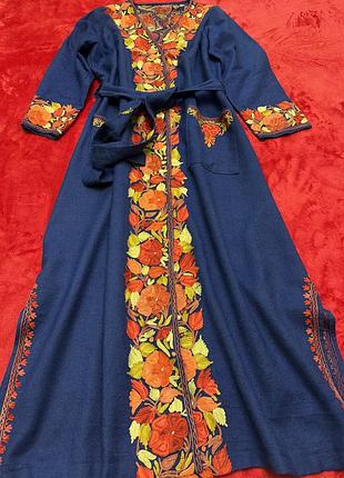 Розкішна сукня вишиванка кафтан з натуральної вовни handmade