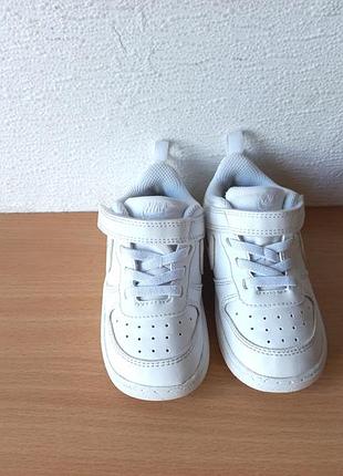 Классные кроссовки nike 23,5 р. стелька 14,7 см.