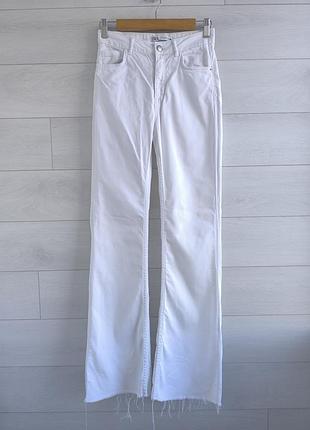 Подарок 🎁 джинсы клеш длинные белые zara s eur 36 р. 989 8 р. необработанным краем/высокая посадка