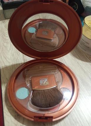 Лимитированная косметическая палетка от известного люксового бренда estée lauder из популярной линейки bronze goddess