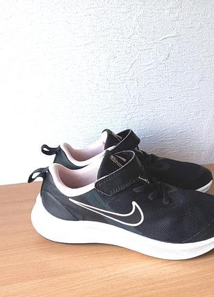 Класні кросівки nike 33,5 р. устілка 21,7 см.