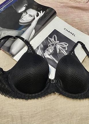 Triumph базовый черный бюст с кружевом