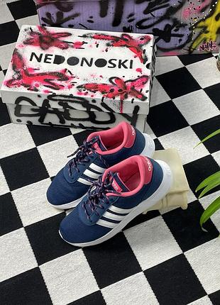 Підліткові/жіночі легкі кросівки adidas element race k  у синьому забарвленні з білими фірмовими смугами та контрастною яскраво-рожевою підкладкою