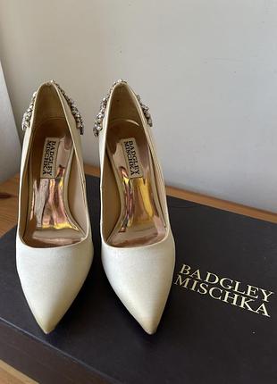 Туфлі жіночі айворі badgley mischka, us 5.5