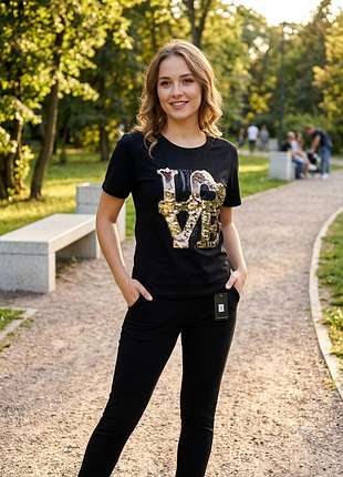 Футболка женская с пайетками love