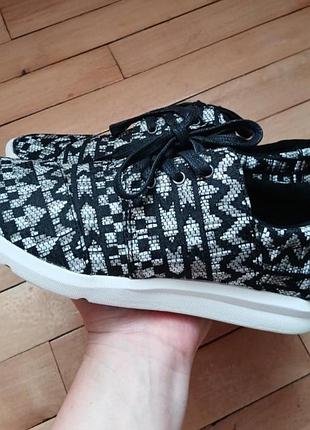 Фирменные текстильные кроссовочки бренда Toms