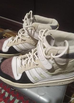 Утепленные женские ботинки
adidas 3