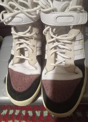 Утепленные женские ботинки
adidas 6