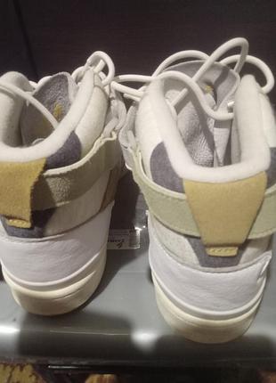 Утепленные женские ботинки
adidas 2