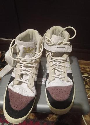 Утепленные женские ботинки
adidas