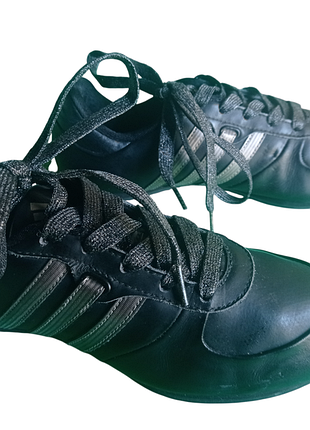 Жіночі кросівки в стилі ретро adidas 38.5 розмір