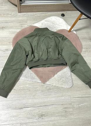 Вкорочений бомбер від h&m 3