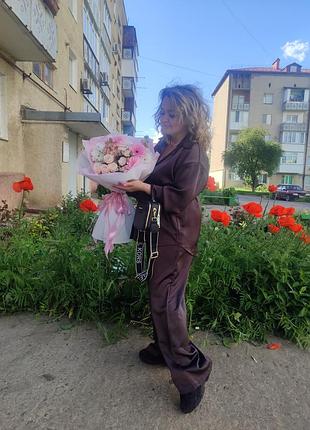 Атласный шоколадный костюм