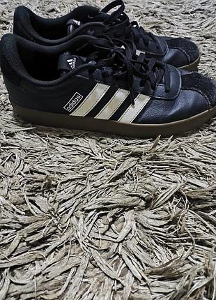 Кросівки adidas court 2