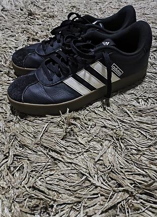 Кроссовки adidas court