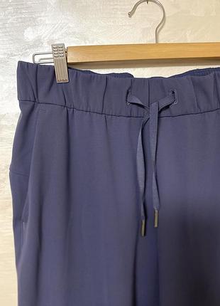 Штани бренду lululemon синього кольору 6