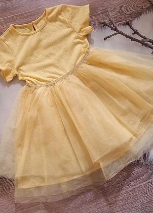Платье яркое, фатиновое на 4-5 лет