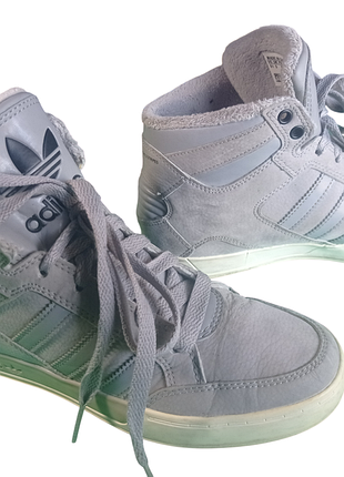 Демисезонные кроссовки adidas 38 размер