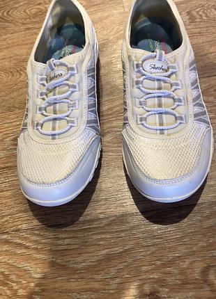 Кросівки від бренду skechers