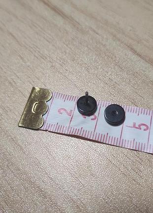 Сережка 1шт черная 8мм 4