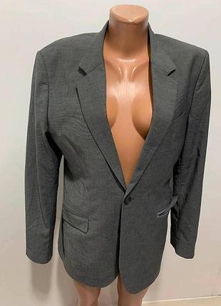 Классический фирменный мужской пиджак h&amp;m серого цвета.￼ состояние хорошее 

￼ размер 48