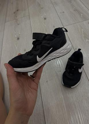 Кросівки на хлопчика nike . 28.5  розмір