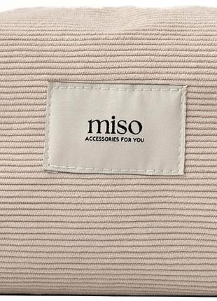 Косметичка квадрат вельвет бежевого цвета middle miso