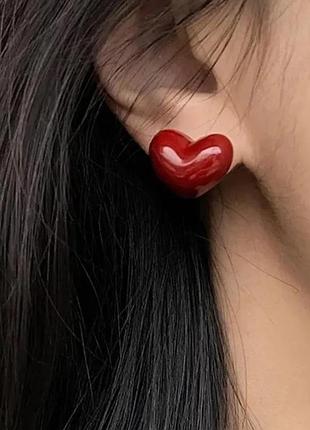 Стильные женские серьги красное сердце