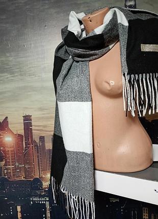 Теплый женский кашемировый шарф pashmina в крупную клетку
состав: 100% cashmere / кашемир. размер 200 / 70 см