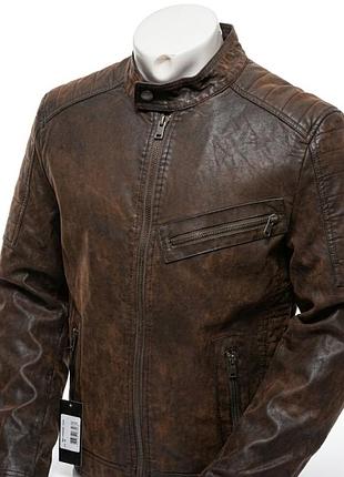 Чоловіча куртка guess у байкерському стилі з ефектом зістареної шкіри (vintage brown). артикул / модель: m84l20 was00, розмір s