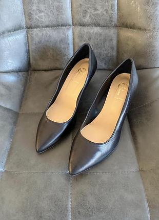 Шкіряні туфлі bata 2