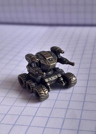 Латунная миниатюра боевой марсоход