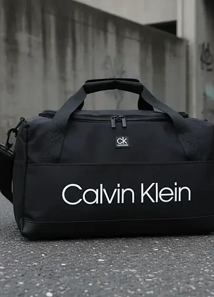 Об'ємна спортивна сумка стильна практична вологостійка для фітнесу тренувань містка зручна 3