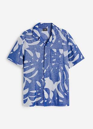 Мужская синяя рубашка h&m regular fit с тропическим принтом (монтастера), махра/хлопок, размер xl