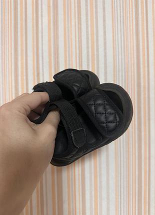 Удобные босоножки для первых шагов🖤