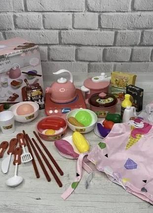 Іграшковий набір посуду 168-97 зі звуковими та світловими ефектами,фартух, ковпак,продукти.