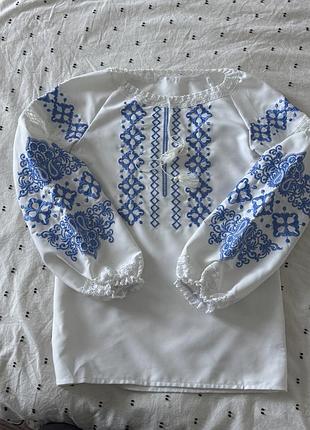 Вишиванка жіноча біла з блакитною вишивкою