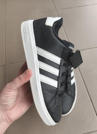 Оригінальні кросівки adidas